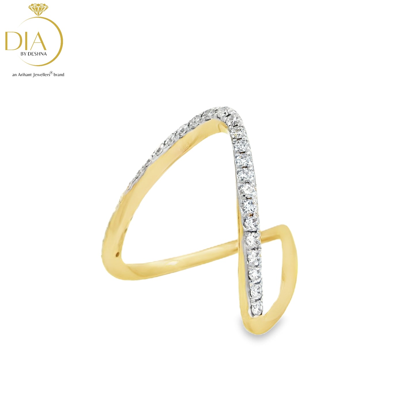 Splendid V-shaped Diamond Ring